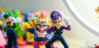 Exploring the Pros and Cons of Owning a Franchise Photo Franchise Ownership