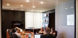 How to Manage Work-Life Balance While Traveling for Work Photo Work-Life Balance Travel